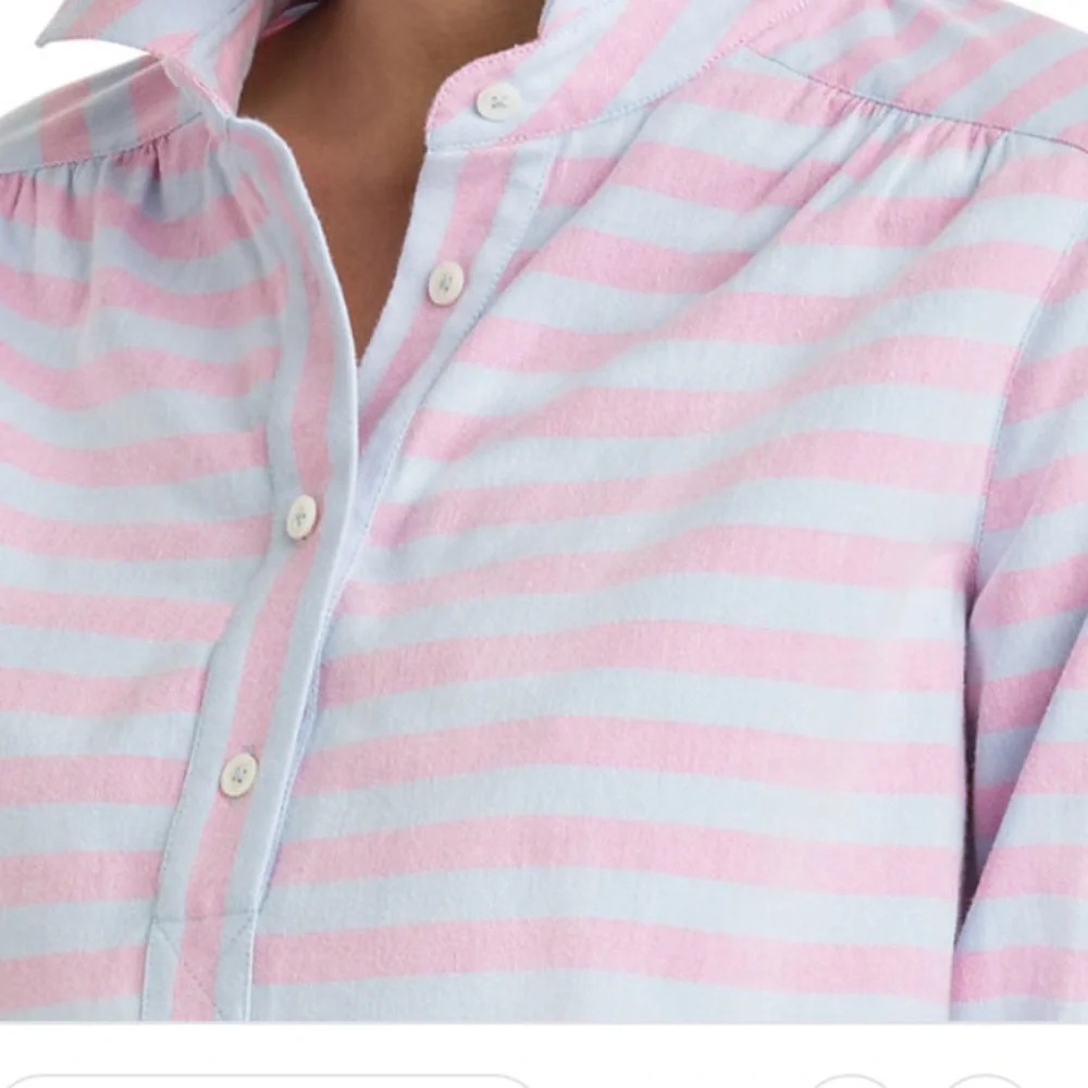 Vineyard vines court side top in‎ light magenta.